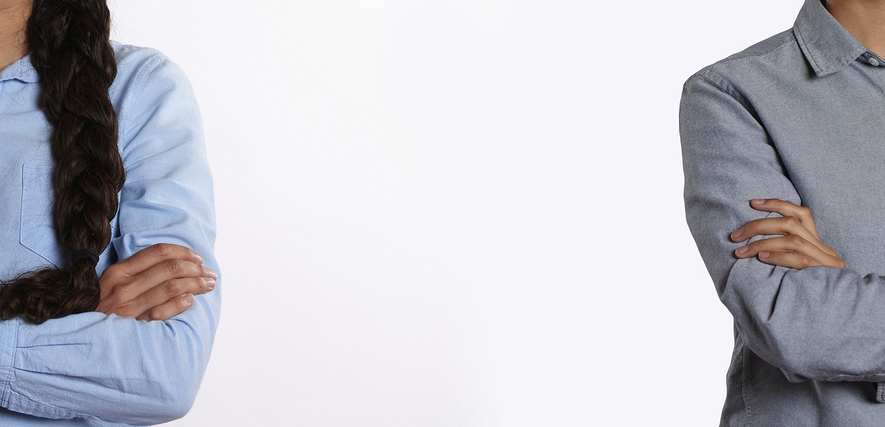 2社間と3社間で勘定科目はどう変わる？ファクタリングの仕訳をケース別に理解する